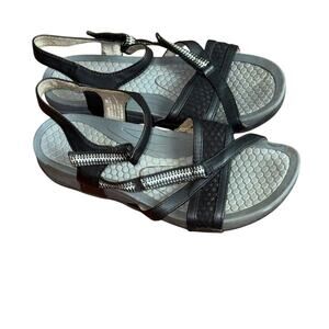 Bare Traps Women’s Sandals Adjustable Strap Cushioned Comfort Black Size 7.5